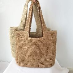 Summer Style Sand-colored Shoulder Bag, Casual Everyday Bags Made Of Natural Fiber, Chic Summer Bags Made Of Natural Fiber, Summer Sand-colored Straw Bag, Sand-colored Straw Bag For Summer Beach, Natural Fiber Shoulder Bag For Vacation, Trendy Shoulder Bag With Braided Handles For Beach Season, Chic Summer Straw Bag For Everyday, Everyday Summer Straw Shoulder Bag