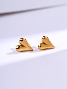 Hermosos y prácticos, perfectos para las personas alérgicas a los aretes perforados, ofrecen ajustes seguros y un brillo duradero.
MATERIALES
Acero inoxidable grueso chapado en oro de 18 quilates
TAMAÑO Y PESO
14 mm de alto, 12 mm de ancho aprox.
2,3 g por pendiente aprox.

No se requieren perforaciones
Se vende como un par 
Cuenta con nuestro exclusivo clip de resina para un ajuste ceñido pero cómodo en el lóbulo Gold Stainless Steel Anniversary Earrings, Modern Gold Hypoallergenic Plug Earrings, Gift Stainless Steel Tarnish Resistant Huggie Earrings, Stainless Steel Tarnish Resistant Huggie Earrings For Gifts, Hypoallergenic Gold Cartilage Earrings As Gift, Modern Gold Internally Threaded Cartilage Earrings, Hypoallergenic Gold Cartilage Earrings For Gift, Gold Heart Earrings In Minimalist Style, Yellow Gold Stainless Steel Earrings For Gift