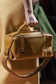 Hermes Runway, Gadget Design, Leather Aesthetic, Fashion Week Spring 2020, Cheap Purses, Leather Duffle Bag, Perfect Handbag, Cheap Handbags, Cheap Bags