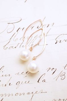 Long Rose Gold Freshwater Pearl Drop Earrings, No. RGHE024 :*About This Piece*: ♦︎ High quality, lustrous cream freshwater pearl drops are hung on long rose gold vermeil earrings. These earrings are elegant and classy with a timeless appeal. ♦︎ Length - 1.7 in (42 mm) ♦︎ Width - .47 in (12 mm) by .4 in (10mm) ♦︎ All items from my shop are packaged in padded cardboard jewelry boxes. Custom gifting options available upon request. ♦︎ Visit my shop for more here: https://www.etsy.com/shop/storygirlc Cardboard Jewelry, Freshwater Pearl Drop Earrings, Cardboard Jewelry Boxes, Pearl Drop Earrings, Pearl Drop, Gold Vermeil, Or Rose, Fresh Water, Freshwater Pearls