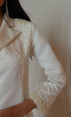 Dress Wedding Outfits, Abaya Details, Pearl Abaya, White Abaya, Italian Chic, Lingerie Inspiration, Mode Abaya, Cold Outfits, Abaya Designs