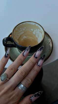 Nail Story Instagram, Black Comedy Movies, Nail Inspo Almond Short, Fall Nail Inspo Almond, Dark Comedy Movies, Fall Nail Inspo, Manicure Nail Designs