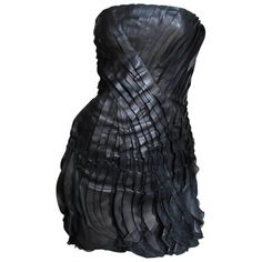 Strapless Leather Dress, Missoni Robe, Silk Strapless Dress, Valentino Silk, Strapless Silk Dress, Fancy Gowns, Valentino Couture, Silk Cocktail Dress, Textured Skirt