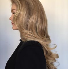 Stylish Hair Braids: From Classic to Creative Golden Blonde With Shadow Root, Golden Bronde Balayage Honey, Editorial Hairstyles, Darker Blonde, Anna Hair, Cabello Afro Natural, Honey Blonde Hair Color, Teenage Hairstyles, Honey Blonde Hair