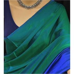 Peacock Green Saree Contrast Blouse, Diy Lehenga, Plain Saree With Designer Blouse, Peacock Saree, Saree Jewellery, Saree Fashion, Diana Penty