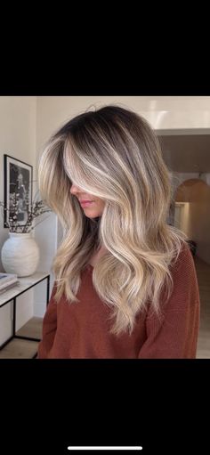 Blonde Hair With Roots, Fall Blonde Hair, Summer Blonde Hair, Blonde Hair Transformations, Ashy Blonde, Cool Blonde Hair, Dark Roots Blonde Hair, Blonde Hair Inspiration, Blonde Hair Looks