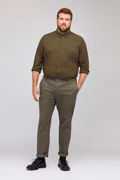 Big & Tall Gift Guide Picks from Bonobos- Stretch Washed Chinos Plus Size Man Drawing Reference, Big Size Outfit Men, Outfit Ideas For Big And Tall Men, Poses For Plus Size Men, Big Men Outfit, Plus Size Men Outfits Mens Fashion, Mens Fashion Plus Size, Big Men Fashion Plus Size, Plus Size Mens Outfits