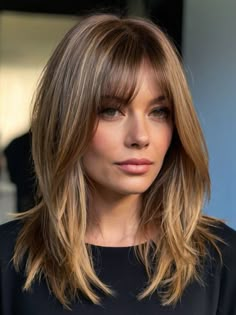 Women’s Medium Length Haircut With Bangs, Long Hair Styles 2020 Women, Sidepart Haircut Woman, Medium Hair With Bangs And Layers, Face Framing Layers With Bangs, Long Hair With Fringe, Long Bob With Bangs, Rambut Brunette, Hair Affair