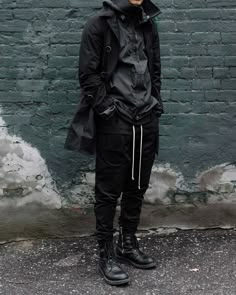 Source: tr1yo Dark Techwear, Abstract Outfits, Tech Bro, Tech Ninja, Cyberpunk Oc, Techwear Men, Techwear Aesthetic, Dystopian Fashion, Techwear Streetwear