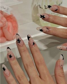 Black Star Negative Space New Nails. Stars Nails, Nagel Tips, Smink Inspiration, Y2k Nails, Makijaż Smokey Eye, Nail Swag, Star Nails