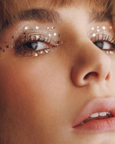 Coachella Make-up, Trucco Smokey Eye, Carnaval Make-up, Coachella Makeup, Make Carnaval, Glitter Makeup Looks, Glitter Eye Makeup, Beauty Make-up