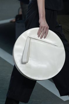 The 7 Biggest Bag Trends For Spring 2015: Consider this the perfect time to start drafting your Spring '15 wish list. Round Bags, Circle Bags, Handbag Trends, 2015 Runway, Bags Game, Circle Bag, Runway Shoes, Mk Handbags, Spring Bags