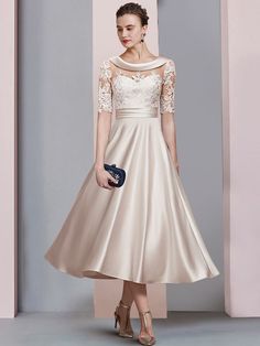 Celebrate in style with this Mother of the Groom/Bride Boat Neck Satin Lace Elegant Dress. The luxurious satin fabric and intricate lace detailing exude sophistication, while the boat neckline adds a touch of timeless elegance. Perfect for such a special occasion, this dress ensures you look graceful and refined.