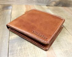 Темно-коричневый мужской кожаный кошелек с гравировкой третий - Etsy Армения Personalized Leather Wallet, 3rd Anniversary Gifts, Mens Wallet, Wallet Gifts, Boyfriend Anniversary Gifts, Money Clip Wallet, Leather Wallet Mens, Personalized Leather, Wallet Men