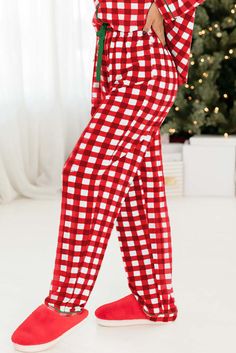 This Red or Green Christmas Plaid Button Down Shirt and Pants Pajama Set is the perfect choice for the holiday season. With a classic plaid design and comfortable button down shirt and pants, you'll feel cozy and festive all winter long. Made with high-quality materials, this pajama set guarantees both style and comfort. Size Chart (INCH) Sizes US Sizes Euro Sizes UK Sizes Bust Hem_Width Shoulder Sleeve_Length Length Trousers_Waist Hip Bottoms Inseam Outseam Relax Relax Relax Relax Back Relax Re Event Dresses Long, Plaid Print Shirt, Christmas Plaid, Plaid Pajamas, Plaid Top, Charm Making, Contrast Piping, Fiery Red, Plaid Fashion