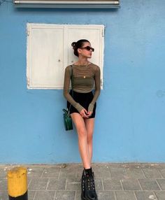 Simple Skirt, Elastic Skirt, Miniskirt Outfits, Girl Needs, Black Mini Skirt, Outfit Goals, Spring Summer Outfits, Black Mini