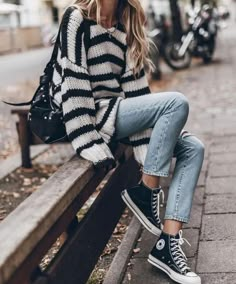 Converse Style, Sneakers Looks, Outfits With Converse, Outfit Inspiration Fall, Autumn Outfit, Edgy Outfits, Mom Outfits, Mode Inspiration