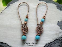 Enhance your boho chic look with these exquisite antique copper turquoise howlite dangle earrings. Designed for all-day comfort, their lightweight construction is complemented by elegant beaded kidney wires. These earrings add a vibrant splash of color to any outfit, making them an essential addition to your jewelry collection. Handcrafted with care and precision, each pair is as unique as you are. 𝐋𝐄𝐍𝐆𝐓𝐇: 2 1/4" 𝐖𝐈𝐃𝐓𝐇: 7/16" 𝐖𝐄𝐈𝐆𝐇𝐓: 2 grams. A dime weighs 2.25 grams. All jewelry is packaged ready for gift giving as shown in the last photo. Each item comes in an organza bag and packaged in a cotton filled kraft paper box.   MY OTHER SHOPS 🔸LEATHER BRACELETS, EARRINGS, AND NECKLACES: https://www.etsy.com/shop/CinfulBeadCreations 🔸PEYOTE BRACELET PATTERNS: www.etsy.com/sho Kidney Earrings Ideas, Metal Art Jewelry, Fabric Jewellery, Earrings Ideas, Cottage Grove, Diy Earring, Earring Ideas, Copper Turquoise, Earring Tutorial