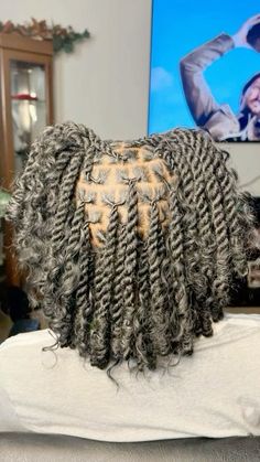 #blackgirl #blackgirlshairstyles #protectivestyles #blackhairstylesbraids Foc Locs Hairstyles Short, Braids On Scalp, Passion Twists Short, Short Thick Hair, Braided Hairstyles For Women, Beautiful Braided Hairstyles, Cut Layers, Textured Crop, Hair Layered