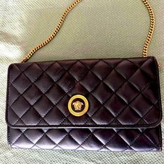 Os Black Leather Gold Chain Purse Barely Used Versace Gold Purse, Crossover Bag, Crossover Bags, Chain Purse, Versace Bags, Black Purse, Black Purses, Gold Chain, Crossover