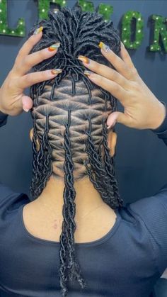 Hair | Fashion Directory🇳🇬🇺🇲🇬🇧🇨🇦 on Instagram: "1-100, Rate this superior parting skill?? ✂️ Messy boho Bob locs 🔥🔥🔥💯 ______Follow, @letstalkhair_ng promotes dopest hairstyles, hair fashion and discussions 🔍Check out my highlights, stories, and link in bio for available stylists and special deals going on 📩 DM FOR DIFFERENT PROMO/ADS PACKAGES AVAILABLE ______________________ ✂️Featured stylist: @calahlemonde 📍: #atlantaga DM HER👆 FOR THIS STYLE ______________________ CHECK OUT AN Hair Braid Patterns, Short Dreadlocks Styles, Black Kids Braids Hairstyles, Natural Afro Hairstyles, Faux Locs Hairstyles, Hair Techniques, Twist Braid Hairstyles, Braided Cornrow Hairstyles, Hair Twist Styles