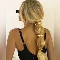 The Glossy Arch Pony Tie Gives An Upgrade To Your Basic Pony. The Geometric Arch On This Piece Adds An Edge To Your Hairstyle. Two Option Gold.. 2 Pieces Silver...2 Pieces Expensive Hair Accessories, Gold Jewelry Blonde Hair, Hair Jewelry Ponytail, Slick Back Bun Gold Jewelry, Ponytail Jewelry, Hairstyles With Hair Accessories, Gold Hair Accessories Ponytail, Gold Hair Jewelry, Gold Hair Band