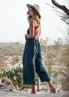 Looks Hippie, Summer Trends Outfits, Stil Boho, Estilo Hippie, Wearing A Hat, Rock Design, Outfits With Hats, Ladies Dress Design, Summer Outfits Women