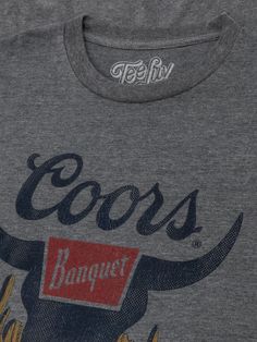 a grey shirt with an image of a cow on it's chest and the words coors banquet