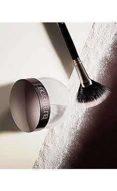 Laura Mercier Translucent Powder, Loose Setting Powder, Translucent Powder, Makeup Obsession, Laura Mercier, Setting Powder, Photo Tips, Powder Brush, Color Inspiration