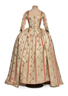 Brocaded silk robe à l'anglaise, 1780-85. Regency Dresses, Historical Gowns