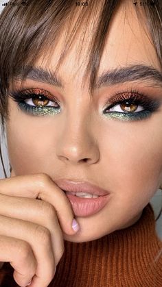 Makeup For Asymmetrical Eyes, Eye Makeup For Hazel Eyes Hooded, Earthy Eye Makeup, Color Eyeshadow For Brown Eyes, Make Up Yeux Vert, Make Up Vert, Glam Winter Makeup, Eyeshadow Looks 2023, Day Eyeshadow Looks