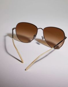 Detalhe do encontro da haste com a ponteira -  ver de fazer isso na haste hexagonal Luxury Rimless Sunglasses With Uva Protection, Luxury Rimless Sunglasses With Metal Frame, Luxury Rimless Metal Frame Sunglasses, Luxury Rimless Sunglasses With Tinted Lenses, Reflective Sunglasses, Brunello Cucinelli, Online Boutique, Sunnies, Sunglasses