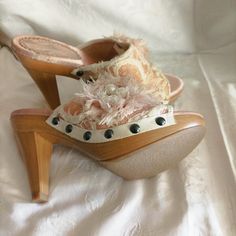 High heel clog, decorated with lace and pearls, in powder pink colour. The sole is in plastic material, very resistant. Sole height: 3cm. 8 cm high heel. in total 11 cm. Italian number 37, length from toe to heel 24 cm. 7cm wide. The high heel will give every woman a magnificent appearance.  These are  glamorous and elegant shoes.  The clog are in good vintage condition.  Made In Italy  Customer satisfaction is very important for me, if you have any questions about an item, please contact me. I Elegant Beige Clogs For Spring, Elegant Beige Slip-on Clogs, Elegant Synthetic Clogs For Spring, Elegant Open-toe Clogs For Spring, Elegant Spring Synthetic Clogs, High Heel Clogs For Spring Party, Elegant Platform Clogs For Spring, Spring Party High Heel Clogs, High Heel Beige Clogs For Spring