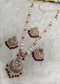 *Light Weight Gold Rani Haar Necklace Set. *Haar length: 15.50 inches (including pendant) *Pendant Breadth- 2.1 inches *Earrings length: 2.7 inches (with drops) ; *earrings Width: 1.8 inches White Jewelry With Latkans For Eid, White Latkans Jewelry For Eid, Eid Kundan Necklaces With Latkans, Traditional White Kundan Mala, White Jewelry For Puja And Eid, White Kundan Mala For Puja, Traditional White Mala With Meenakari, White Kundan Necklace For Puja And Eid, White Temple Necklace With Stone Work For Diwali