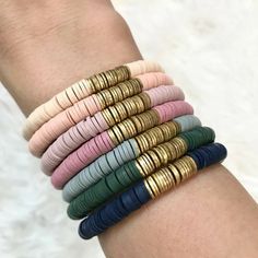 Heishe Bracelet, Polymer Bead Bracelets, Heishi Beads Necklace, Name Bracelet Gold, Name Bracelets, Bracelets Design, Clay Bracelet, Diy Bracelets Patterns