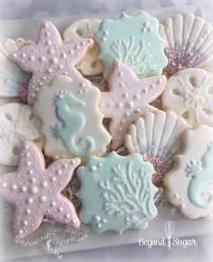 some decorated cookies are in a box on the twitter page for instagramm com