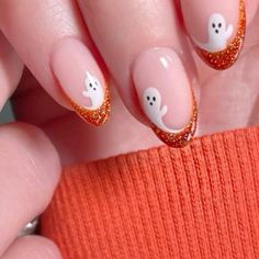 Cute gossip nail for halloween. Early Autumn Nails, Early Fall Nails, Cute Fall Nails, Paznokcie Hello Kitty, Simple Fall Nails, Halloween Nail Designs, Fall Nail Art, Halloween Nail