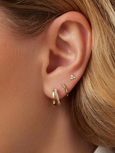 Double Earrings Combinations, Bestselling Earrings, Double Ear Piercings, White Gold Hoop Earrings, Double Earrings, Huggie Earrings Gold, Double Hoop Earrings, Mini Hoop Earrings, Earrings Inspiration