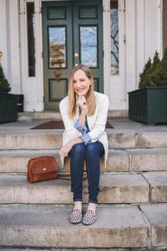 Are Rothy's Shoes Worth the Hype? - Kelly in the City J Crew Sophie Sweater Blazer, Camel Blazer, Preppy Fall Outfits, Rockstar Jeans, Jcrew Sweater, Preppy Girls, Preppy Fall, Sweater Blazer, Chambray Shirt