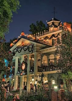 a large house decorated for halloween with lots of lights