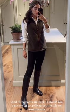 Lydia Elise Millen Country Outfits, England Countryside Outfits, Classic English Style Outfits, English Countryside Outfits Women, Casual Equestrian Outfit, English Country Outfits, Riding Boot Outfit, Lydia Elise Millen Outfits