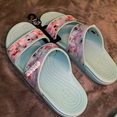 New With Tags Flower Decor Croc Sandals With Croc Jibbet Croc Sandals, Crocs Fashion, Women's Crocs, Crocs Shoes, Summer Family, Summer Travel, Women's Shoes Sandals, Flower Decorations, Shoes Sandals