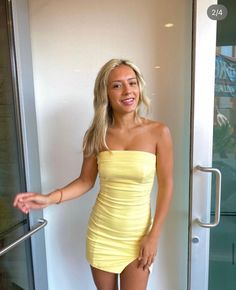 Semi Formal Dresses Yellow, Yellow Dresses Hoco, Pastel Yellow Dress Short Tight, Yellow Hoco Dress Aesthetic, Light Yellow Hoco Dress Short, Pastel Yellow Homecoming Dresses, Beachy Hoco Dress, Light Yellow Homecoming Dresses, Cute Hoco Dresses Short Yellow