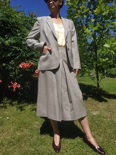 "Vintage 70s womens wool skirt suit. Light brown classic womens blazer and skirt suit. Front buttoned, lined classic womens blazer. Lined front pleated midi skirt. Back zippered. 100% wool, silky lining. Marked as size 42 M/L size Blazer From shoulder to shoulder 16\" 41cm Bust 40\" 102cm Sleeve length 23,5\" 60cm Length 26\" 66cm Skirt Waist 30\" 76cm Hips 43\" 109cm Length 29,5\" 75cm" Tartan Suit, Womens Blazer, Womens Suits, Old Fashion Dresses, Blazer And Skirt, Folk Fashion, Grey Blazer, Wool Skirt, Cotton Blouse