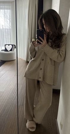 Pijamas Women, Pajama Fashion, Lounge Outfit, Looks Party, Elegante Casual, Mode Casual, Cute Pajamas, Cozy Outfit, Mode Inspo