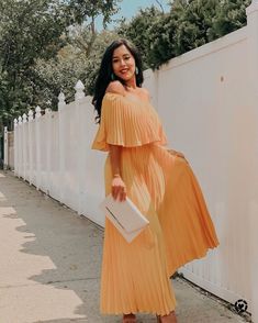 IRENE MABEL | Fashion Blogger on Instagram: “Free hair or ponytail with this dress? ��“Voy a traer el pelo suelto” 😂o colita? Dress from @chicwish 😍 . . . . Download the LIKEtoKNOW.it…” Casual Cute Outfits, Chicwish Dress, Summer Wedding Guests, Summer Wedding Outfit Guest, Wedding Guest Outfit Summer, Guest Outfit, Free Hair, Fashion Bloggers, Wedding Guest Outfit