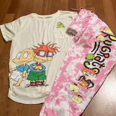 Welcome To The 90’s. Perfect For Any 90’s Kid. Vintage Feel Yet Are Brand New! Cozy And Warm. Perfect For Watching Rugrats Reruns!! Form Fitting And Runs A Little Small If You Are Like Me And Like Your Sweats Baggy. Worn Once! 55% Cotton 45% Polyester Rugrats Shoes, Reptar Rugrats, Rugrats Sweater, Rugrats Clothes, Nickelodeon Pajamas, Rugrats As Adults, Cynthia Rugrats Tshirt, Nickelodeon, Pink White