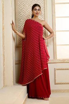 Red embroidered one-shoulder kaftan and skirt set for wedding Off Shoulder Kurti, One Shoulder Kaftan, Mehendi Outfits, Kaftan Designs, Zari Embroidery, Classy Prom Dresses, Red Chiffon, Paneled Skirt