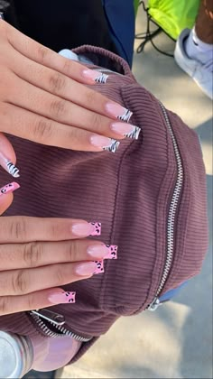 Summer Leopard Nails Short, Cute Square Nail Designs, Nails No Charms, Friend Nails, Pink Cheetah Nails, Pink Zebra Nails, Quince Nails, Zebra Print Nails