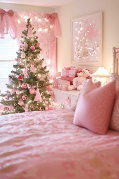 25+ Christmas Decor Ideas Using Pink for Every Room Pink Christmas Tree Bedroom, Pink Christmas Bedroom Decor, Pink Gingerbread Christmas Decor, Pink Christmas Room Decor, Christmas Decor Ideas Pink, Pink Christmas Room, Pink Candy Christmas, Dr Bedroom